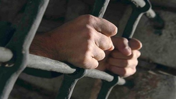 وفاة الطفلة الرابعة فى "مذبحة دكران" بأسيوط.. وأهالى القرية: الأب مريض نفسى