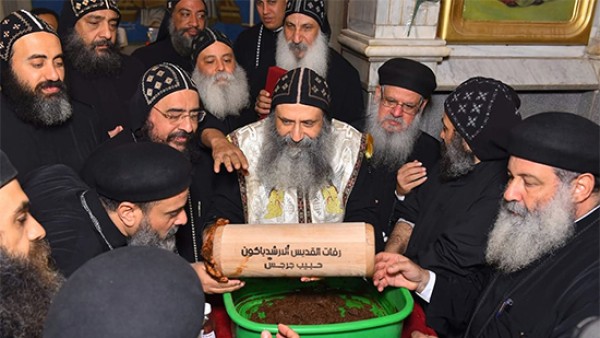 إهداء جزء من رفات القديس حبيب جرجس لدير المحرق