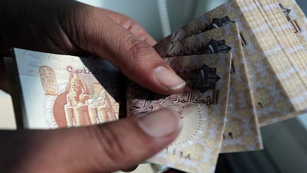 هل تعتزم مصر «تعويم الجنيه» بعد زيارة مديرة صندوق النقد؟.. خبير يجيب
