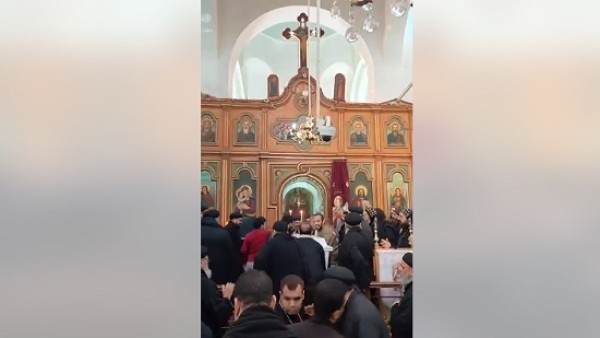 فيديو .. صلاة جنازة د.جولى القس أغابيوس ضحية حادث ميكروباص القوصية وسط بكاء وصراخ اسرتها