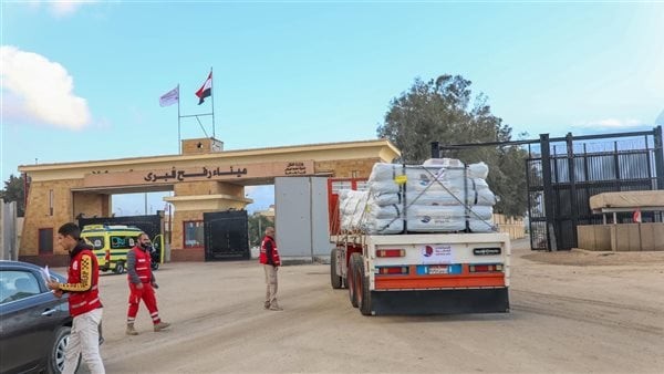 أكثر من 10 شاحنات.. بنك ناصر يعلن التبرع بمساعدات إغاثية إلى قطاع غزة