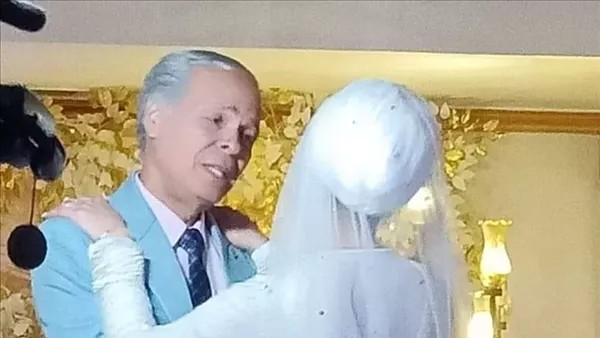 عالم أزهري يرد على سخرية مواقع التواصل من زواج الفنان محمود عامر في سن متأخرة