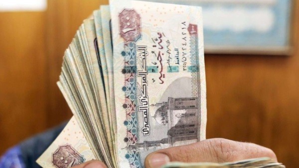 بشرى خير للمصريين.. قانون تعجيل صرف العلاوة الدورية والحافز الإضافي يزف الفرحة بعد قرارات الرئيس السيسي بزيادة الرواتب
