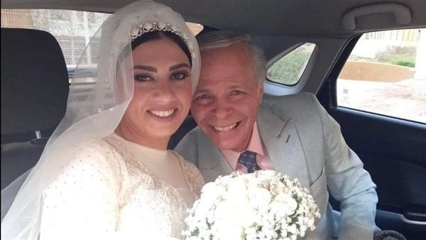 محمود عامر بعد زواجه بعمر الـ 68 : السن مجرد رقم وحاسس مع زوجتي إني شاب في العشرين