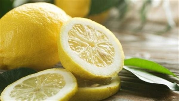 أضرار الليمون.. يتسبب في تآكل مينا الأسنان