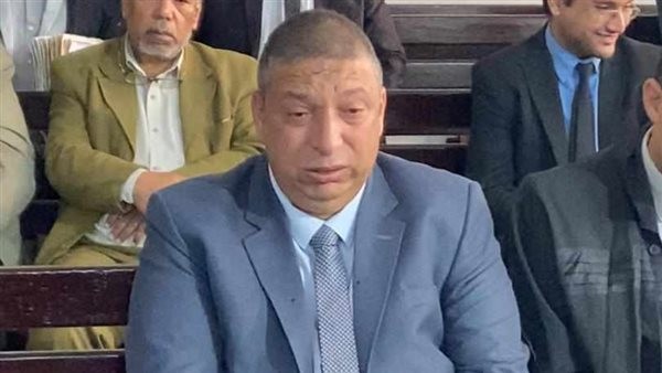 انهيار والد الطالب إيهاب أشرف في أولى جلسات محاكمة مدرس الفيزياء