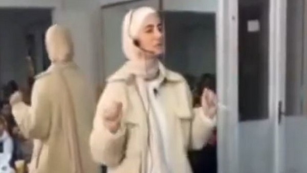 فيديو.. معلمة للتلاميذ: سيدنا عيسى مسلم ومفيش حاجة اسمها دين مسيحي او يهودي الدين واحد فقط.. معلقون غاضبون: تربية اجيال تنبذ الآخر.. فين وزارة التعليم!