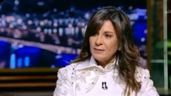 السفيرة نبيلة مكرم: كلمت ربنا في محنة ابني لأني "متشعبطة في عطفه"