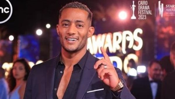 بالفيديو| محمد رمضان ينفعل على مدير فندق | أنا مصري وخدمت في الجيش