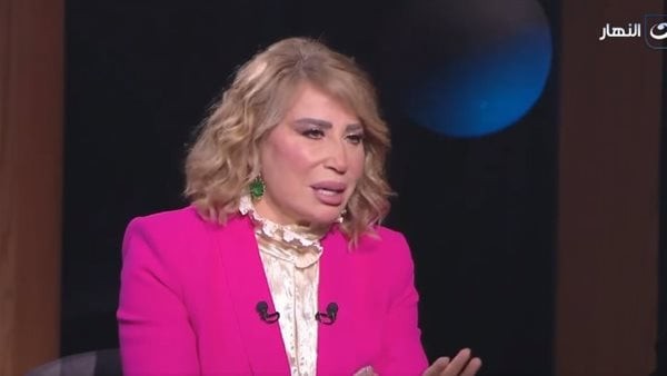 إيناس الدغيدي: أنا شخصية ربنا خلقها عكس الناس وجوزي غير ديانته ووالدي رفضه (فيديو)
