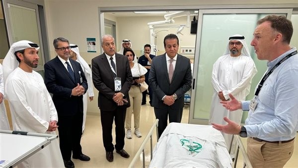 وزير الصحة يشيد بالدمج بين الخدمات الطبية والتكنولوجيا المتطورة بمستشفى «كليفلاند كلينك أبوظبي»