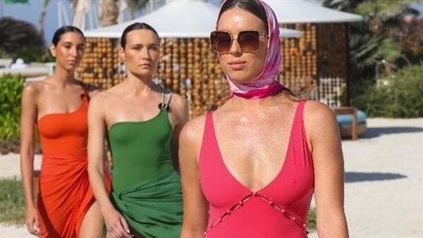 لأول مرة.. السعودية تقيم عرض أزياء لملابس البحر على أراضيها | صور