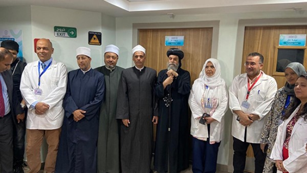 الأنبا بيشوي يزور مستشفى "المسلة التخصصي"