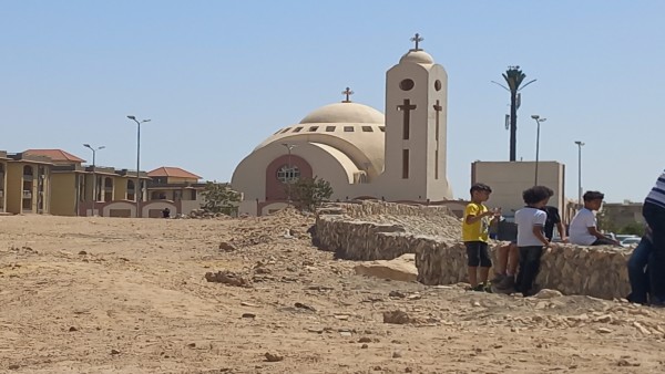 “الأمير تادرس” بجاردينيا في هدنة بعد رفع اللودر من أمام الكنيسة.. وستظل العين ساهرة لحماية الأرض