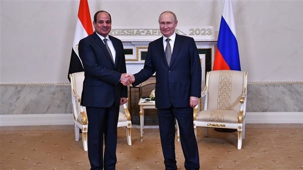 السيسى يهنئ بوتين بمناسبة الاحتفال بذكرى العيد القومى الروسي