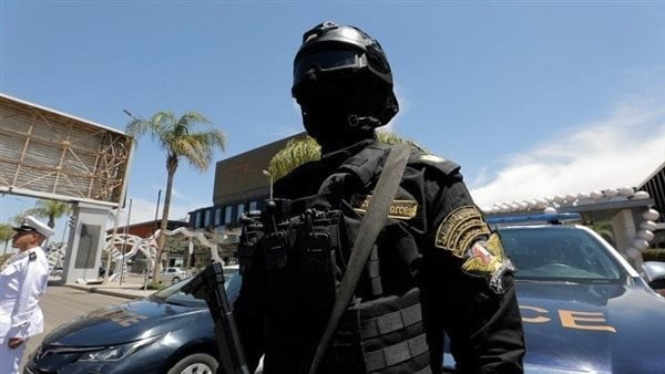 أجنبية ترتكب فعلاً فاضحًا فى مول شهير بالشيخ زايد.. وإجراء أمنى ضدها
