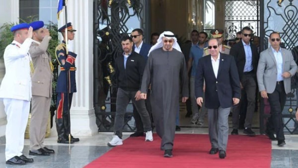 الرئيس السيسى يودع الشيخ محمد بن زايد بعد زيارة أخوية بمدينة العلمين