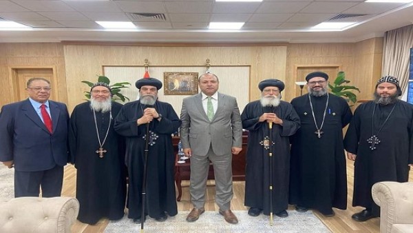اسقف أسوان ورئيس دير الأنبا باخوميوس بحاجر أدفو يهنئان مدير الأمن الجديد