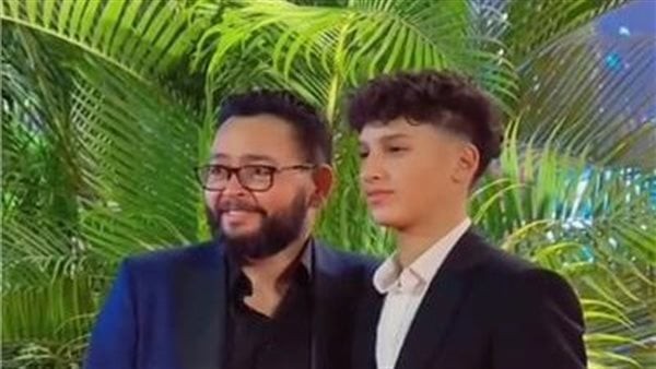 الفنان أحمد رزق يصل جلسة محاكمة ابنه بتهمة دهس عامل دليفري