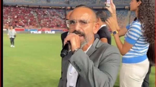 بعد سب أمه.. «اعتزال المذيع الداخلي لمباراة جورماهيا بسبب بعض الأفراد من جمهور الأهلي»