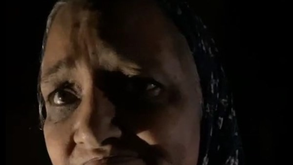 "كنت بدور على مرتبة أنام عليها".. الحاجة «هويدا» تروي اللحظات الأخــيرة قبل انهـيار عقار حلمية الزيتون