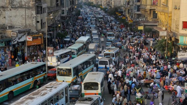 الساعة السكانية تعلن وصول عدد سكان مصر بالداخل لـ 106 ملايين و750 ألف نسمة