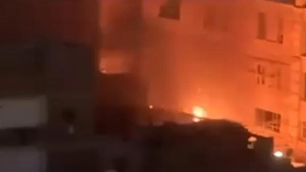 حريق عقار يتسبب في انهياره جزئيا بالمنيا.. وجارٍ استخراج الضحايا