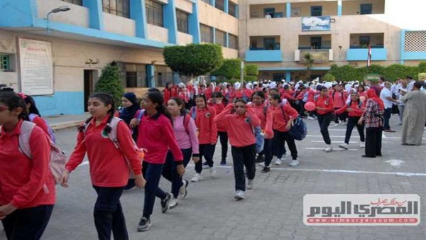 منع الهاتف المحمول ودخول أولياء الأمور.. بدء امتحانات الفصل الدراسي الأول لصفوف النقل