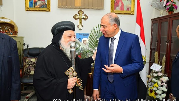 محافظ المنيا يهنئ الأنبا ديمتريوس بعيد الميلاد