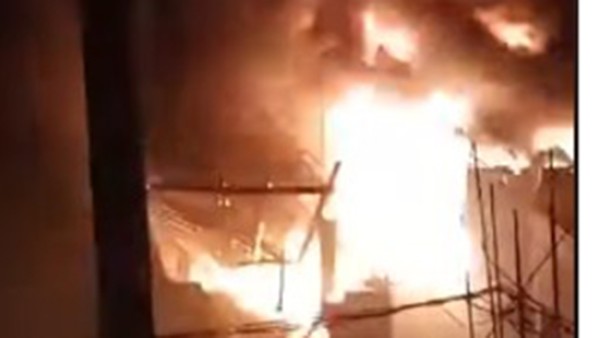الدفع بـ7 خزانات مياه استراتيجية و35 سيارة إطفاء للسيطرة على حريق منشأة ناصر بالمقطم.. وإخلاء 20 منزلًا