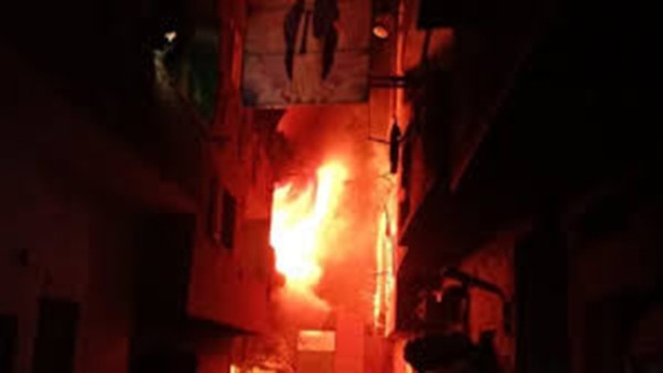 محافظ القاهرة يصل لمكان حريق منشأة ناصر