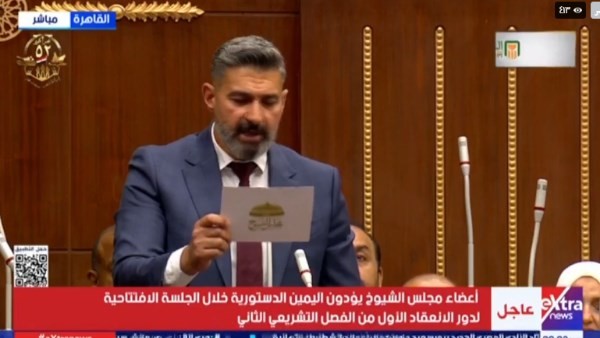 ياسر جلال:"أنا راجل بسيط.. الكرافتة والبذلة دي بس عشان المكان.. وأنا في خدمة بلدي"