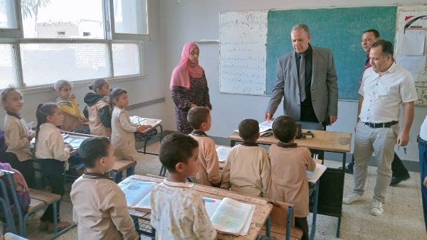 وكيل تعليم أسيوط للمعلمين: اتقوا الله.. ذنب الطلاب الضعاف فى رقبتكم