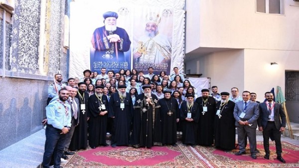 زيارة البابا تواضروس لكنيسة العذراء بعين شمس .. تكريم إيريني سمير الفائزة بجائزة الدولة التشجيعية عن كتابها "أقنعة الختان المختلفة"