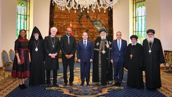 وفد مجلس الكنائس: حكمة الرئيس السيسي نموذج يحتذى به في إدارة الأزمات