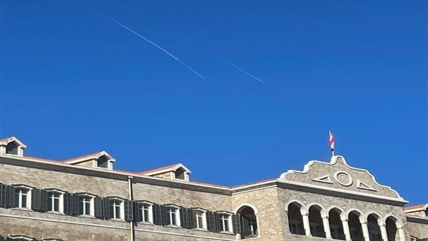 الطيران الإسرائيلي يحلق فوق مقر الحكومة اللبنانية ببيروت (صور)