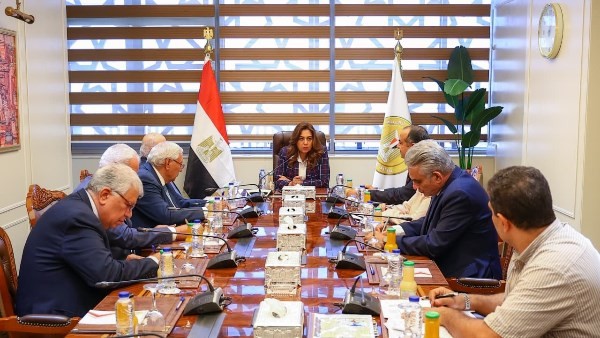 وزيرة التنمية المحلية تبحث مع المستثمرين تعظيم الاستفادة السياحية من مسار العائلة المقدسة