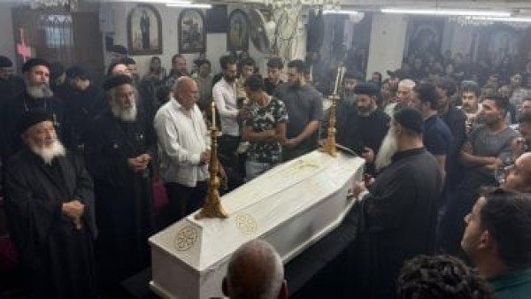 تشييع جنازة المصور كيرلس صلاح من كنيسة الأنبا موسى بحضور الأهل والأصدقاء