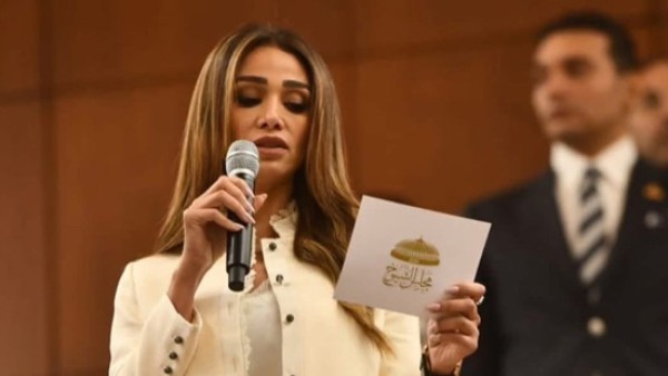 فيديو.. النائبة إيفا نصيف تعيد اليمين الدستورية ثلاث مرات