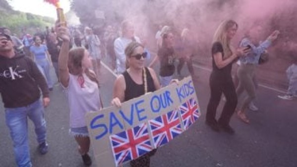 تعويض 40 ألف إسترلينى لطفل مهاجر لبريطانيا لاعتقاد السلطات أنه ثلاثينى