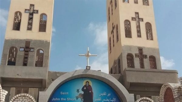 دير العذراء مريم والأنبا يحنس القصير بطريق العلمين يحتفل بعيده السنوي