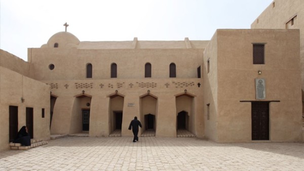 دير الأنبا صموئيل ينفي امتلاكه أي صفحات على مواقع التواصل ويحذر من جمع تبرعات باسمه