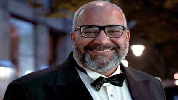 «إذن أُمك أهم».. بيومي فؤاد يوبخ متابعا بسبب قمة شرم الشيخ