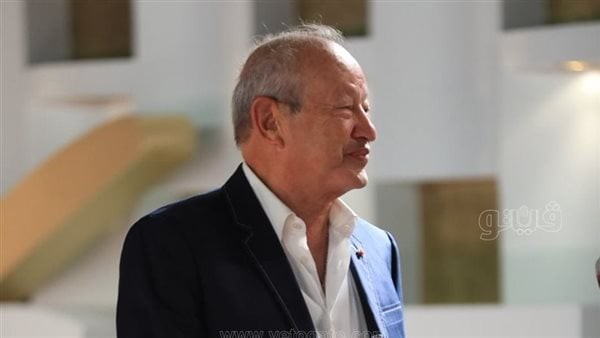 نجيب ساويرس أول الحضور على ريد كاربت فيلم "أب أم أخت أخ" بمهرجان الجونة السينمائي (فيديو وصور)