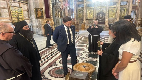 البطريرك ثيوفيلوس الثالث يستقبل نائب رئيس الولايات المتحدة في كنيسة القيامة