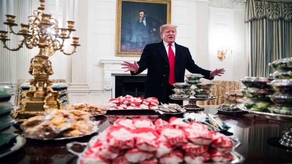 بينها «طبق الإخلاص» و«حلوى صانع السلام» مزينة بالذهب.. ماذا تناول ترامب في كوريا الجنوبية؟