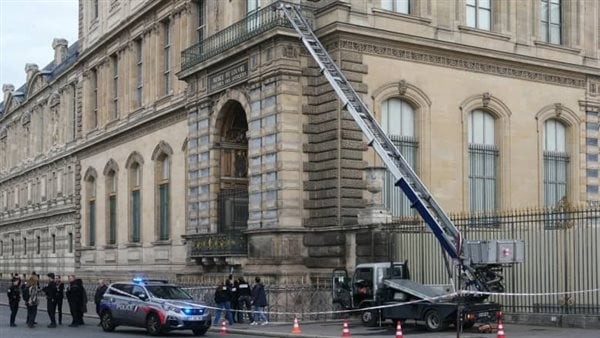 حرامى تائب يكشف مفاجأة غير متوقعة عن سرقة متحف اللوفر بباريس