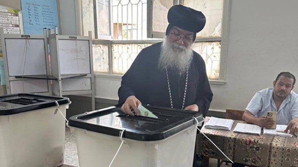 نيافة الأنبا مكاريوس يشارك في التصويت بالانتخابات البرلمانية