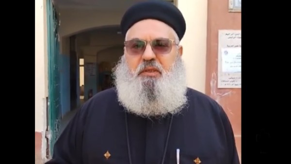بعد الإدلاء بصوته.. قمص كنيسة هرم سيتي: المشاركة في انتخابات مجلس النواب واجب وطني وتصنع الفارق