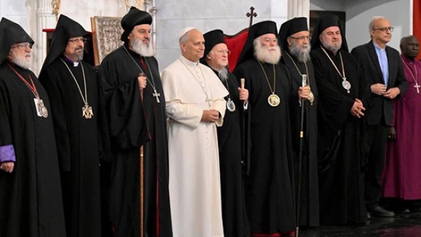 البابا لاون يزور كنيسة مار إفرام للسريان الأرثوذكس بإسطنبول ويلتقي رؤساء الكنائس